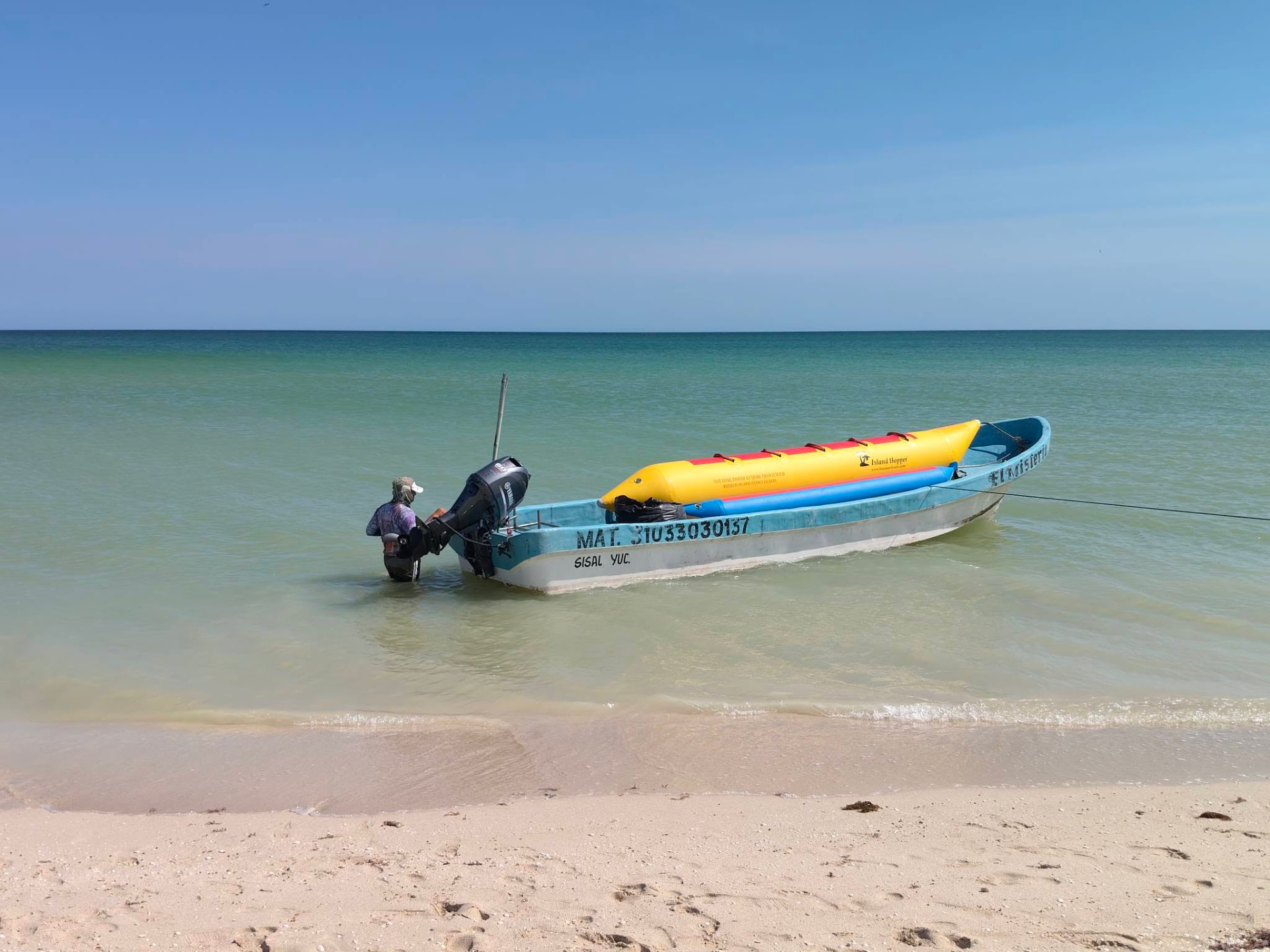 Lancha con banana boat lista para salir